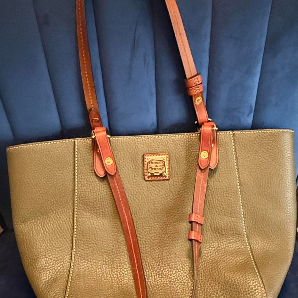Dooney & Bourke Classic Tote Bag Medium Timeless Olive Green Pebble Leather Zip‎